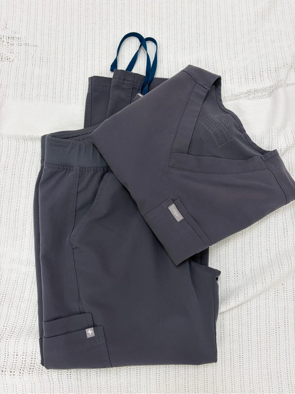 Figs Men's Scrub Set SIZE TOP LARGE  & PANTS MEDIUM/SMALL
